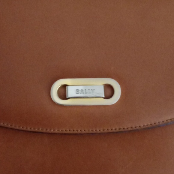 Vintage Bally tan leather crossbody bag - Picture 2 of 15